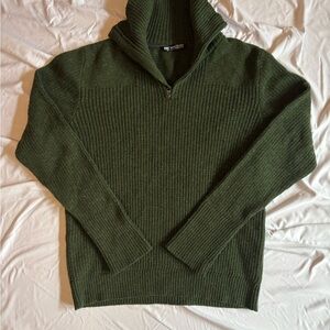Helly Hansen Green Zip Up Sweater with Ribbed Knit
